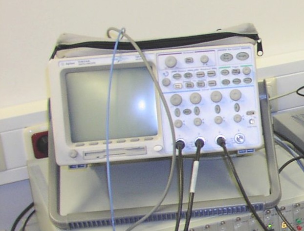 Display oscilloscope on handle standing