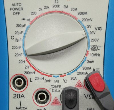 Einstellung Multimeter zum Spannung messen.