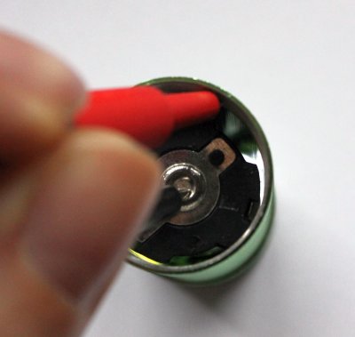 Kontaktierung der Messspitzen zum Messen eines Stromes.